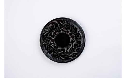 皿 ＜受注生産品＞黒釉唐草線彫 ( 5寸皿 × 1枚 )｜沖縄 那覇市 日用品　皿 どんぶり 鉢  唐草線彫 受注生産 手作り 伝統工芸  やちむん