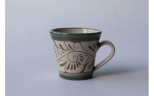 <受注生産品>緑釉唐草白抜線彫 ( マグカップ小 × 1個 )|沖縄 那覇市 日用品 食器 グラス マグカップ  唐草 線彫 陶器  受注生産品  手作り 伝統工芸 やちむん