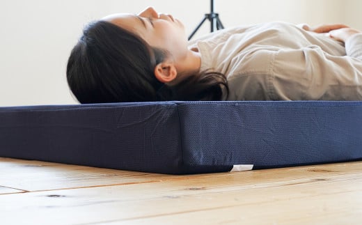 【ネイビー】【シングル】三つ折り 高反発・低反発リバーシブル マットレス 厚さ約10cm 《MSハイブリッド》寝具 敷き布団 岡山県 倉敷市