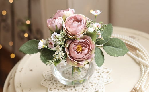 水替え不要!!アンティークローズとグリーン ガラス花瓶付きアレンジ 光触媒加工付き【ハンドメイド アーティフィシャルフラワー 造花 アンティーク 薔薇 ばら バラ 花瓶付き お花 花 岡山県 倉敷市 おすすめ 人気】