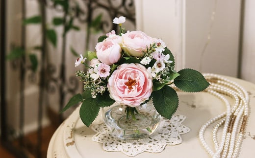 水替え不要!!桜色ローズとグリーン ガラス花瓶付きアレンジ 光触媒加工付き【ハンドメイド アーティフィシャルフラワー 造花 ローズ 花瓶 お花 花 岡山県 倉敷市 おすすめ 人気】