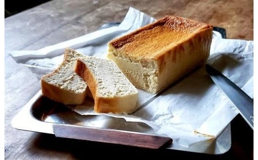 生はちみつチーズケーキ 1本（16×8×5cm） 生はちみつ  グルテンフリー 砂糖不使用 小麦粉不使用 妊婦 なめらか 濃厚 チーズケーキ ケーキ  スイーツ お菓子 菓子 おやつ ギフト 贈り物 冷蔵 滋賀 彦根