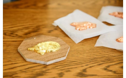 金箔押し 体験 工房 見学 4名 体験チケット 2時間 午後 予約制 職人 工房 見学 観光 彦根仏壇 伝統 工芸 金箔 夏休み 家族 友人 ペア チケット 体験券 滋賀 彦根