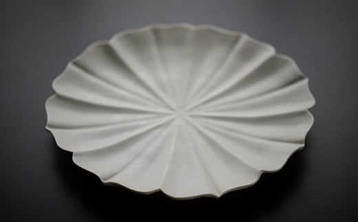 〔臼杵焼〕稜花蓮弁皿（白）【1枚】