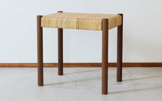 籐編みのスツール ウォールナット 林蔵 wood furniture | 椅子 いす イス スツール 家具 インテリア おしゃれ かわいい 幅45cm 無垢材 木製 木材 ヌメ革 ハンドメイド 手作り リビング キッチン 台所 シンプル 埼玉県 狭山市