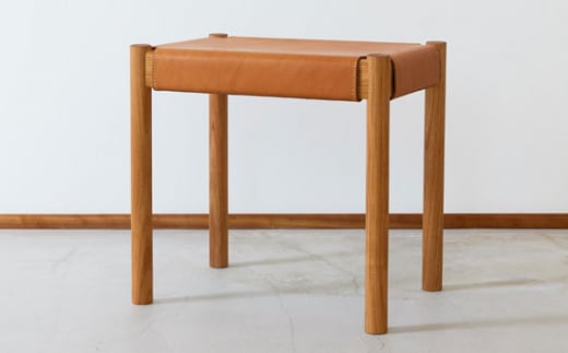 ヌメ革のスツール ケヤキ 林蔵 wood furniture | 椅子 いす イス スツール 家具 インテリア おしゃれ かわいい 幅45cm 無垢材 木製 木材 ヌメ革 ハンドメイド 手作り リビング キッチン 台所 シンプル 埼玉県 狭山市
