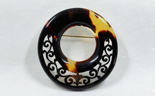 JBG-1.【奈良べっ甲】丸に透かしのブローチ