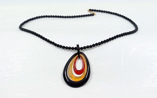 LAF-1.【奈良べっ甲】赤・白・黒　３色のペンダント