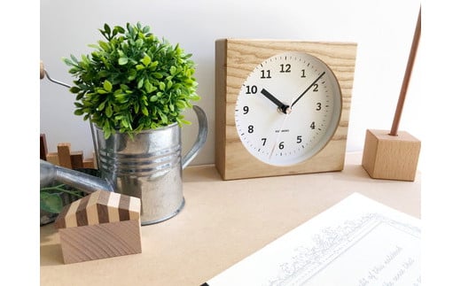 【A-98-N】KATOMOKU　置き掛け兼用木枠電波時計　四角(ナチュラル) インテリア  置き時計 掛け時計  置き時計 15000円 カトモク 加藤木工 木製雑貨 木工雑貨 日用品 ナチュラル 壁掛け 木目 オシャレ アナログ ダイニング リビング 寝室 オフィス 新築 お祝い