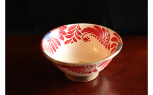 【陶芸工房ふじ】6寸マカイ＜1枚焼き＞赤帯唐草菊中青１枚 〇 読谷村 沖縄 器 やちむん 焼き物 花柄 地場産品 そば うちなーすぐりむん 鮮やか 手作り