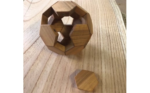 熊本県産山桜のサッカーボール型20ピースパズル