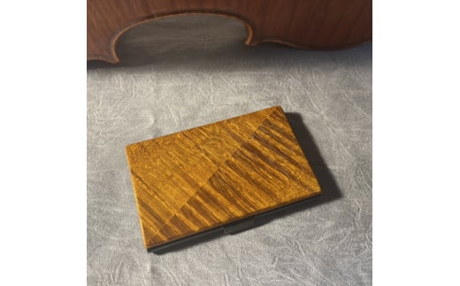 イタリア・クレモナで修行したバイオリン職人が作る二枚板継ぎ名刺ケース＜ブラック＞【1559385】
