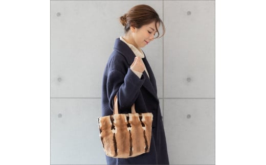 個性が息づくプリント柄！　牛革持ち手 ラビットトートバッグ