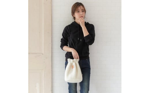 南フランスの大自然が育てた！メリノウールボア巾着バッグ