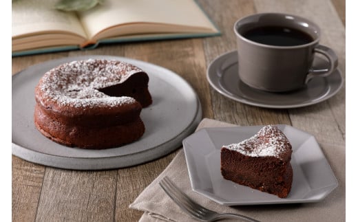 健康志向のあなたに贈る！とっておきの手作りガトーショコラ〈4号〉| チョコレート ハイカカオ スイーツ お菓子 チョコケーキ ケーキ ギフト 贈り物 プレゼント 記念日 お祝い