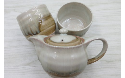 黄瀬戸 茶器 セット ポット 2号 約350ml 湯呑 約200ml 2個 [文珠会 障害者支援施設 常明園 長崎県 東彼杵町 hs42bag350002] ポット 湯呑 ペア ティーポット 湯飲み