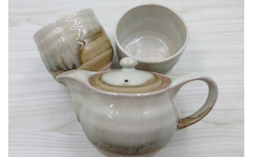 黄瀬戸 茶器 セット ポット 2号 約350ml 湯呑 約200ml 2個 [文珠会 障害者支援施設 常明園 長崎県 東彼杵町 hs42bag350002] ポット 湯呑 ペア ティーポット 湯飲み