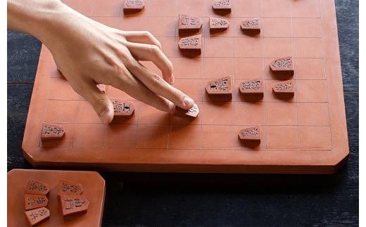 牛革 将棋(彫り駒、盤、駒置き)セット 暁作 522012