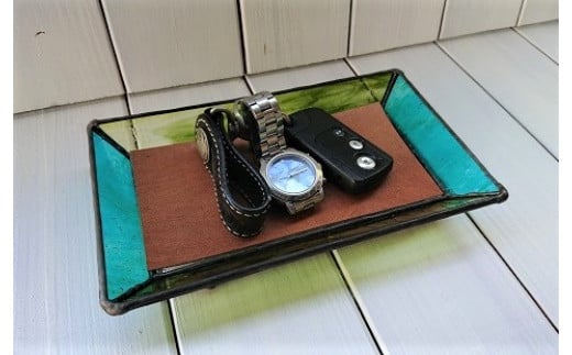 ステンドグラスのトレーC(鹿革のシート付)小物入れ アクセサリートレー トレイ レザー シカ革 革小物 ディスプレイインテリア 卓上 おしゃれ 雑貨 グラス ガラス【R00665】