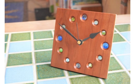 【B01b-3】おはじき時計（青系おはじき）ブラックウォールナット材