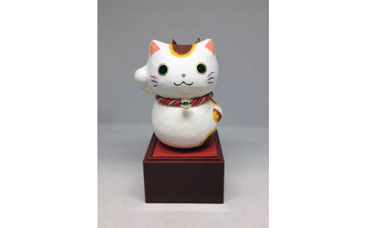 張り子の招き猫「我がニャン」(台座付き)