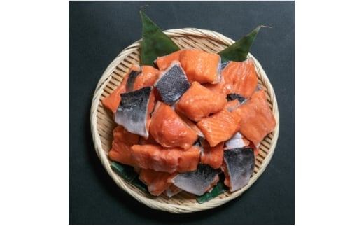 ＜訳あり＞骨取り うす塩 銀鮭 切り落とし 300g×6パック(総計1.8kg)【1612122】