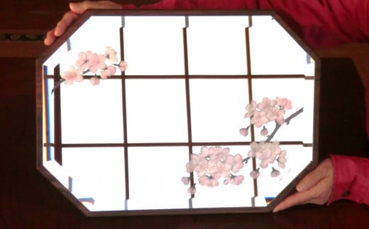 里山彩鏡・桜置き型面取り鏡【鏡 桜 サンドブラスト 置き型 面取り 優美 高級感 天然木】 K024047