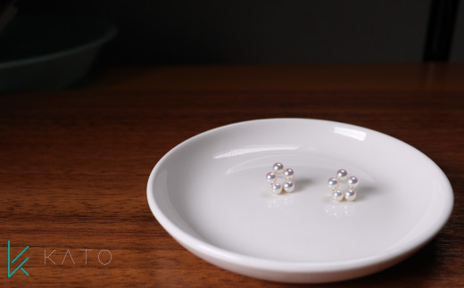 華やかな ベビーパールピアス