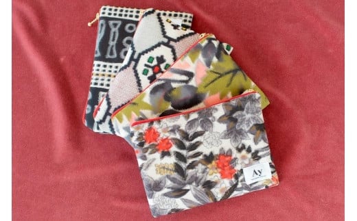 伊勢崎銘仙をアップサイクルしたふわふわキルティングポーチ【カラフル】