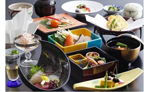 自然に包まれた天然温泉と純和風造りの閑静なたたずまいの一軒宿でいただくペアお食事券