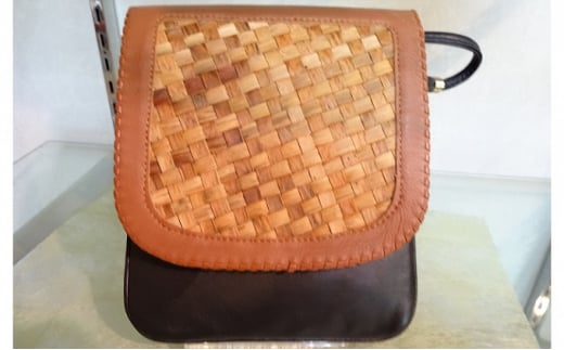 林寿工芸舎 エルポシェット(15.5×18.5×6cmりんご樹皮加工)茶