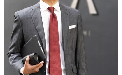 【受注生産】匠の技術で織り上げるシルク１００％のソリッドネクタイ(ワインレッド)