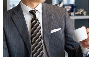 【受注生産】匠の技術で織り上げるシルク100%のテクスチャーストライプネクタイ(モノトーン)