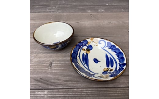 やちむん 唐草紋様(染付)青 2点セット〈5寸皿・茶碗〉【1506698】