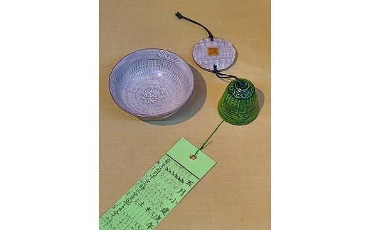 三島産 三島暦手風鈴 くつろぎ セットB 陶器 手作り 逸品 おしゃれ 和風 工芸美 贈答用 プレゼント 風鈴 茶碗 お皿 風鈴全体長 約52cm 平盃 口径 約9cm 高さ 約4cm 伝統工芸 涼しげ インテリア 夏 季節感 音色 富士山 南部鉄 盃 五感 寛ぎ 日本製 伝統文化 ギフト 職人技 三島市 静岡県