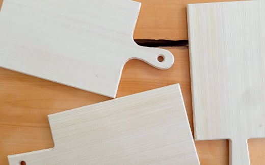 《取っ手付き》高級木材ベイヒバのまな板 1枚【まな板 1枚 天然木 手作り 取っ手 ベイヒバ ヒバ ひば 高級 抗菌 殺菌 防湿 防虫 木工雑貨 まないた キッチン 木製 シンプル ナチュラル ウッド 家庭用 贈答用 ギフト 母の日 父の日 島根県 大田市】