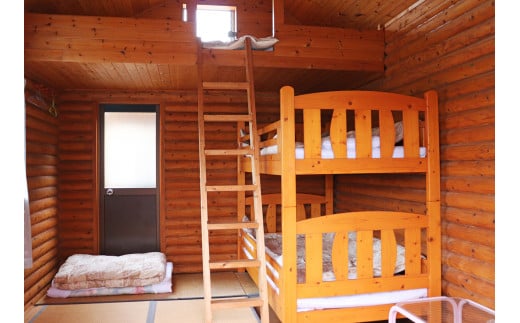 ロフト付き手造りログハウス一泊朝食付き（3人）