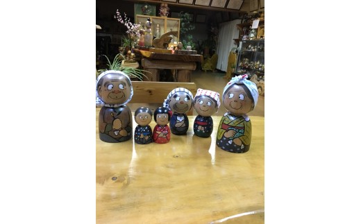 みちのくファミリーこけし 2個セット（中） 創作こけし 工芸品 こけし オリジナル 置物 家族 木製 伝統 プレゼント 和雑貨 日本土産 インテリア オブジェ民芸 工房 手作業 秋田 潟上市 人気 おすすめ ランキング【鷺舞工房】