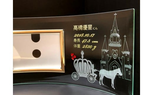 硝子彫刻 オリジナル フォトフレーム 写真ヨコ型 1個 名入れ デザイン プレゼント フォトスタンド 父の日 母の日 実用的 還暦 還暦祝い 内祝い 出産 出産祝い 結婚祝い 贈答 贈答品 手作業 工芸品 潟上市 人気 おすすめ【九炉磨蔵】