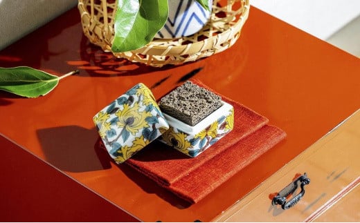 九谷陶箱とGキューブお香セット（色絵牡丹文）