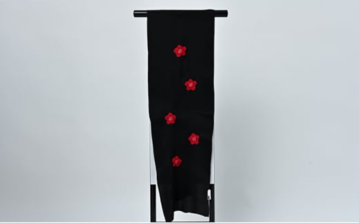 帯揚げ　黒地に赤の絞り　輪出し　しぼり柄　りんだし　帯上げ　着物に [№5275-0237]