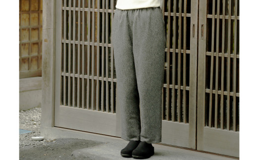 羊毛で暖かい「メリノン」ツィードテーパードパンツ（Mサイズ）【洗濯機で丸洗い可！】