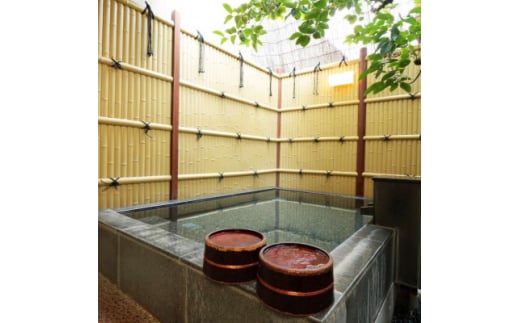 小鹿野温泉須崎旅館(トイレ付20畳)1泊2食宿泊券(2名分)＜平日のみ＞【1494578】