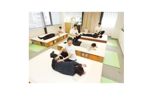 登録者7万人の人気YouTuber整体師「まみ先生」が院長を務める整体院の整体施術8回券【1631066】