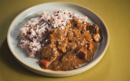 大和牛と明日香野菜でつくった「飛鳥カレー」と古代三色米<3人前セット>