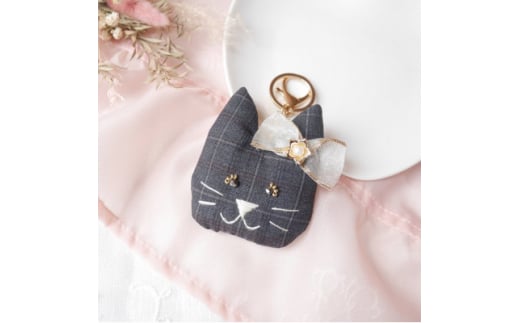 ＜高級スーツ生地使用＞大人オシャレなねこのバッグチャーム【1451799】