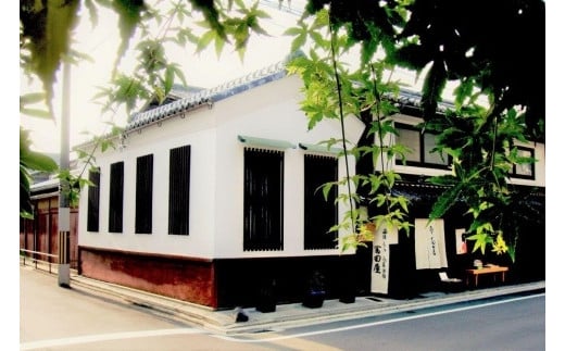 【西陣くらしの美術館 冨田屋】 町家見学・しきたりのお話（45分間）＋伝統弁当プラン