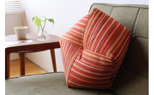 【 洛中高岡屋 】シンプルなデザインと素材感 おじゃみ座布団（グラフ・レッド）