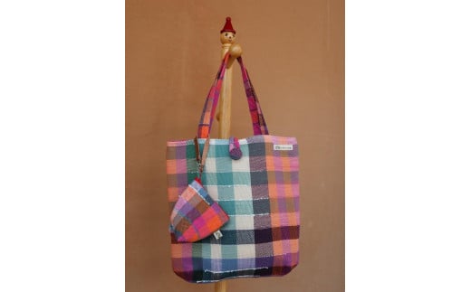 さをり織りバック・テトラポーチセット（4）【思いやり型返礼品（支援型）】　バック 手提げ ショルダー ポーチ 手作業 手織り 久美の浜　WP00004