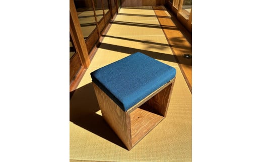 UA Stool【丹後ちりめん】の魅力を際立たせるスツール <丹後ブルー> 椅子 チェア 家具 インテリア ちりめん ふるさと納税 スツール  おしゃれ テキスタイル ふるさと納税限定 カジュアル スツール椅子 シンプル 合板 木製 AF00001